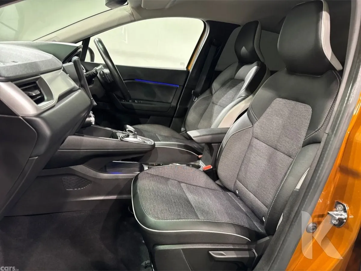Renault Captur Hatchback, Petrol, 2022, Orange