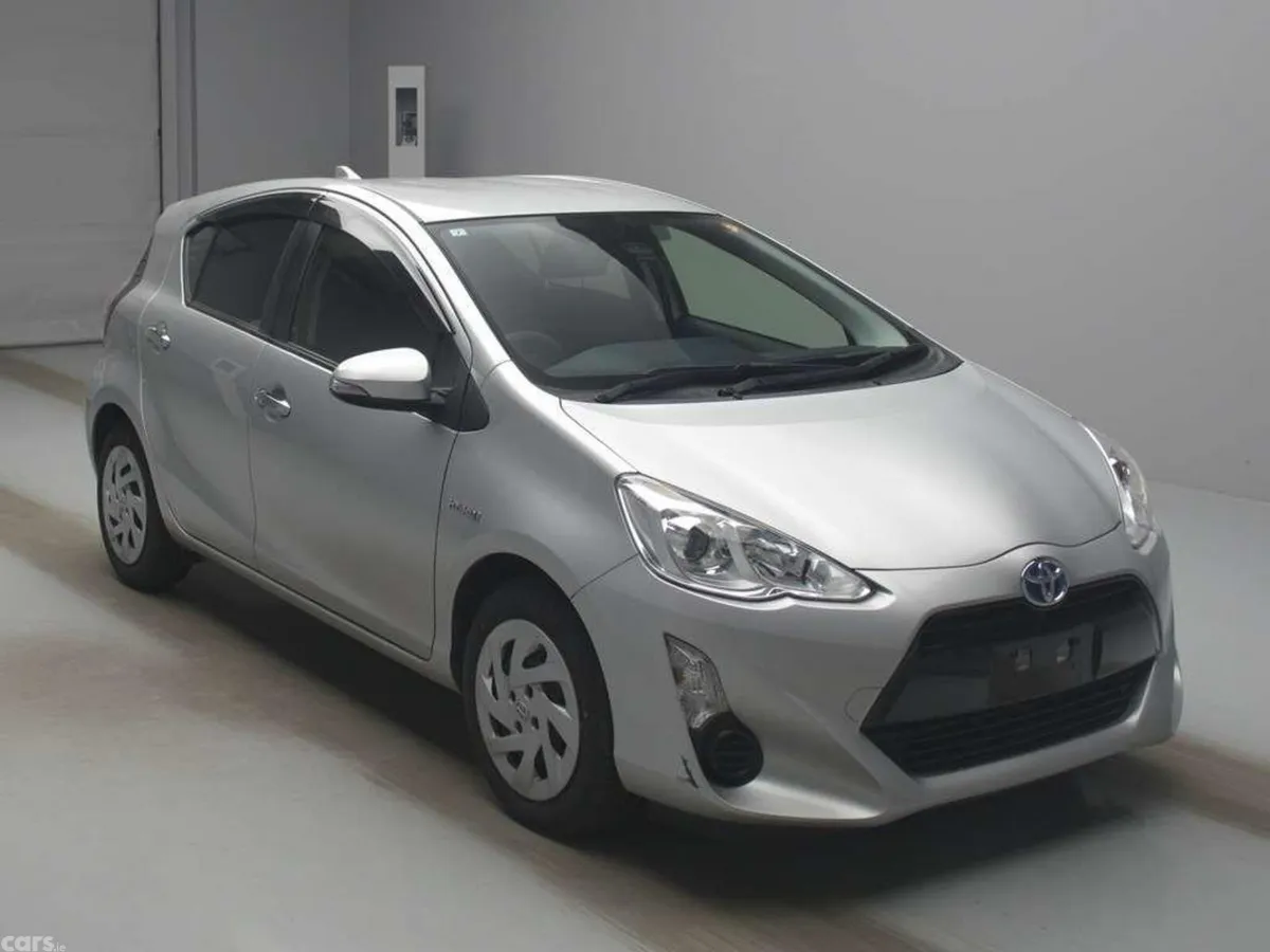 Toyota Aqua Hatchback, Petrol Hybrid, 2017, Silver