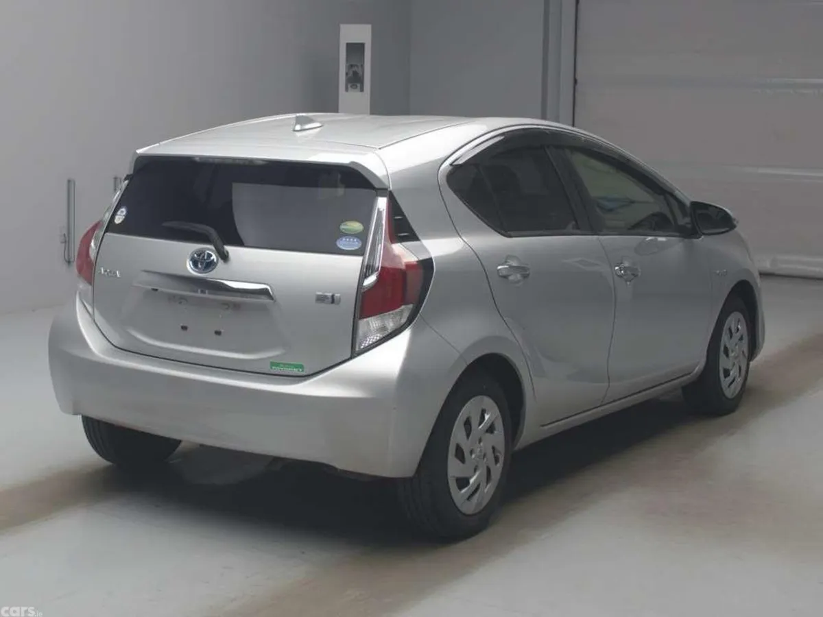 Toyota Aqua Hatchback, Petrol Hybrid, 2017, Silver