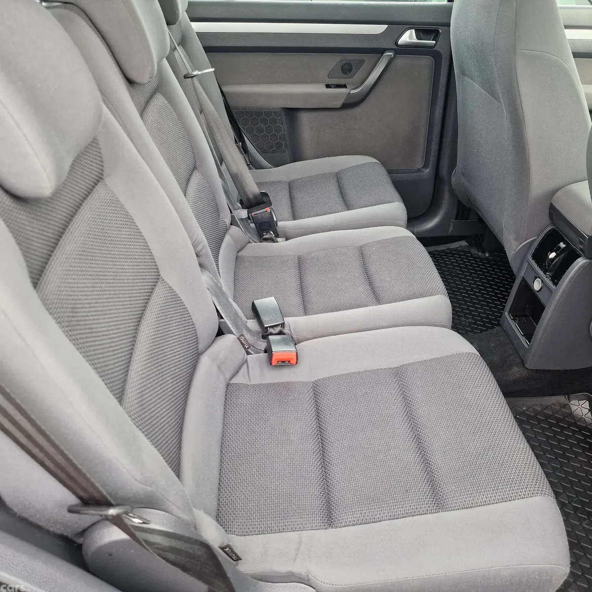 Volkswagen Touran MPV, Diesel, 2015, Black