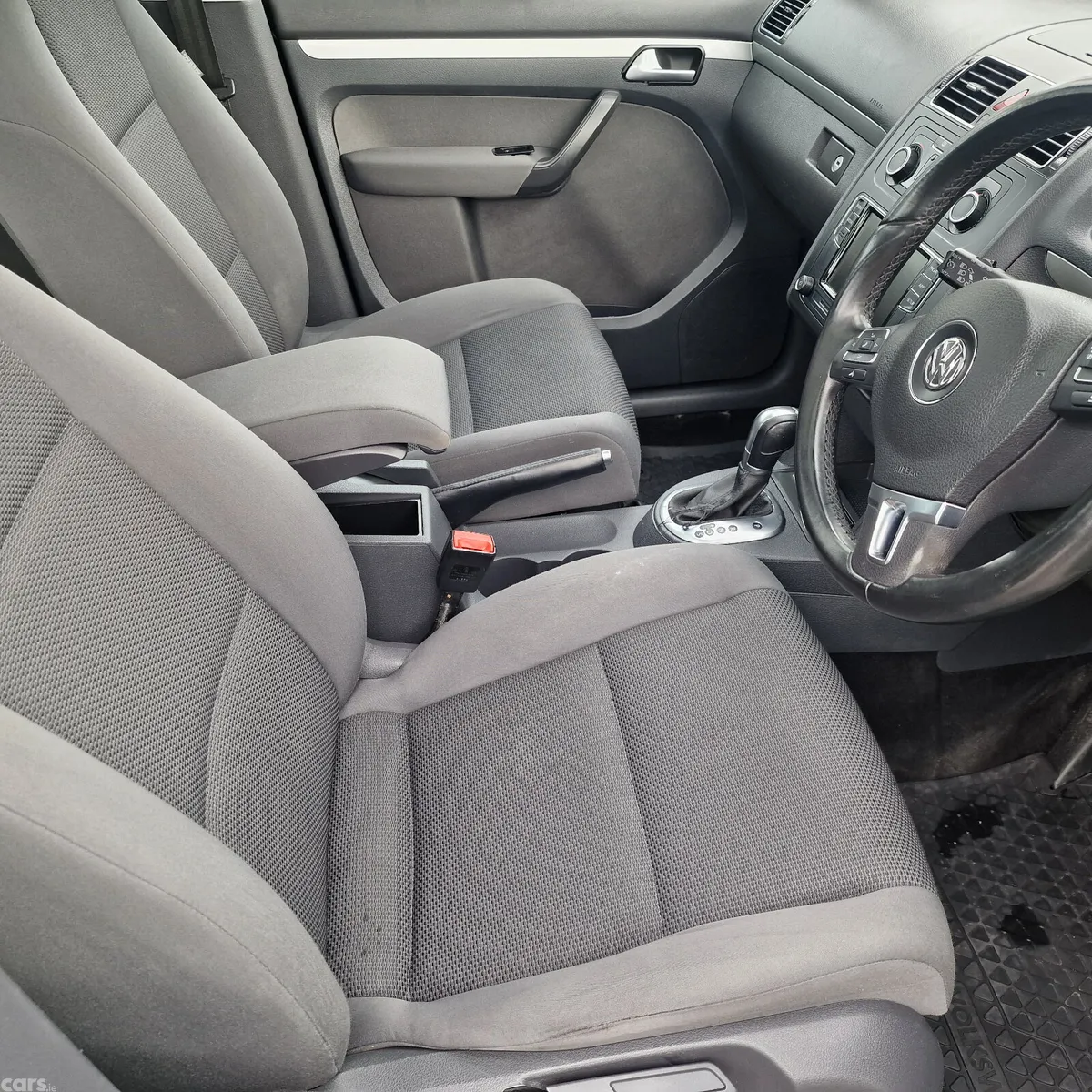 Volkswagen Touran MPV, Diesel, 2015, Black