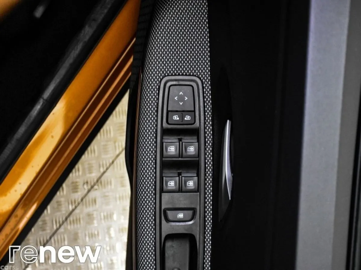 Dacia Sandero Stepway SUV, Petrol, 2023, Orange