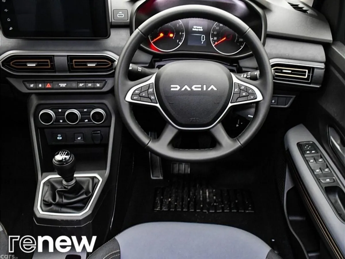 Dacia Sandero Stepway SUV, Petrol, 2024, White