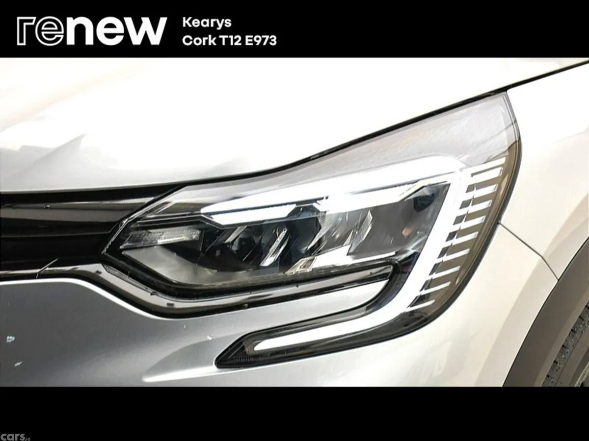 Renault Captur SUV, Petrol, 2022, Silver