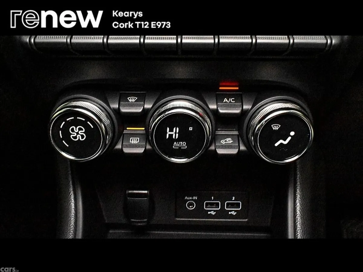 Renault Captur SUV, Petrol, 2022, Silver