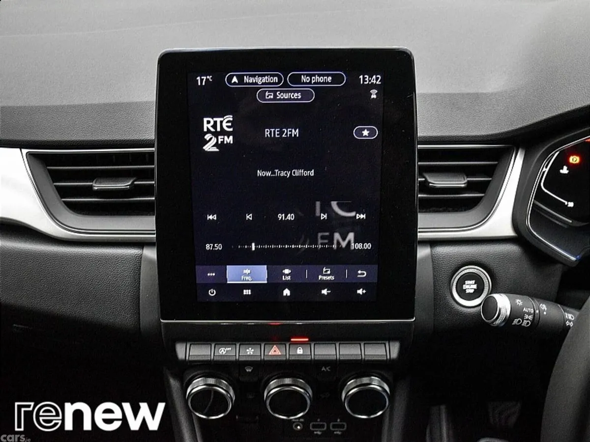 Renault Captur SUV, Petrol, 2022, Silver