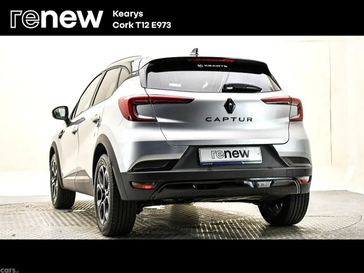 Renault Captur SUV, Petrol, 2022, Silver