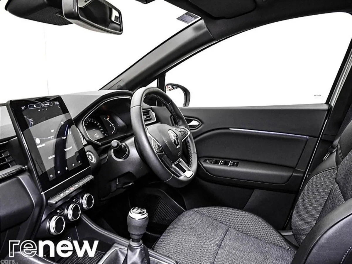 Renault Captur SUV, Petrol, 2022, Silver