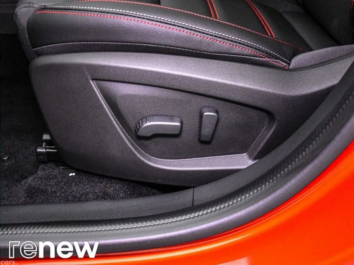 Renault Arkana SUV, Petrol, 2022, Red