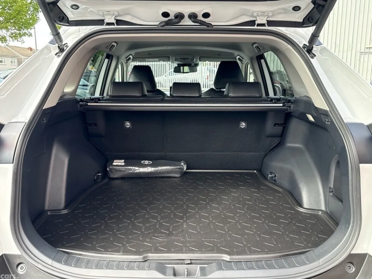 Toyota RAV4 SUV, Petrol Hybrid, 2025, White