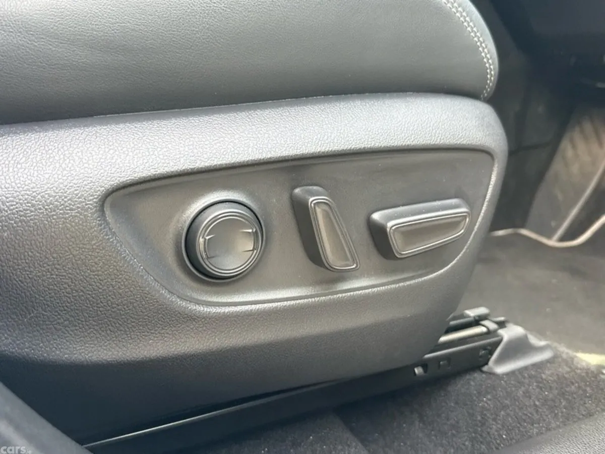 Toyota RAV4 SUV, Petrol Hybrid, 2025, White