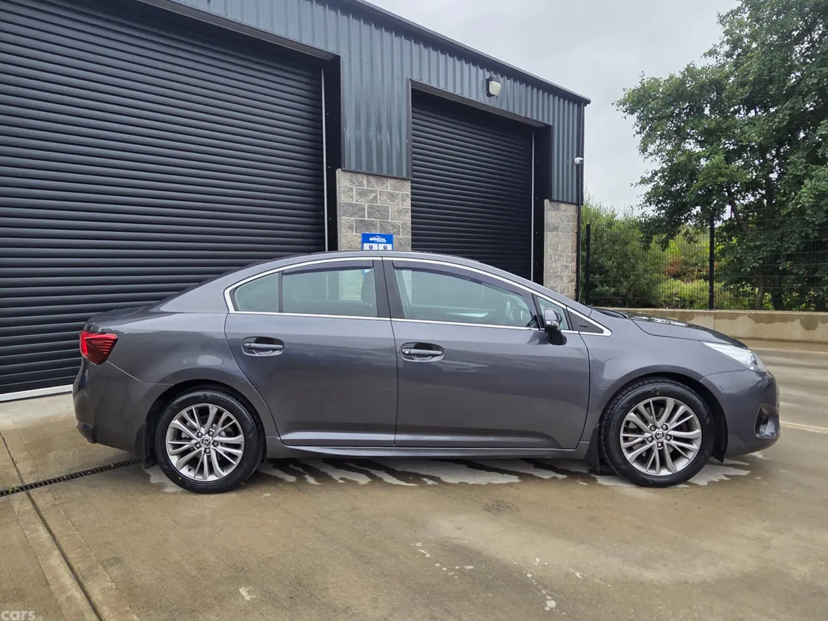 Toyota Avensis Saloon, Diesel, 2017, Grey