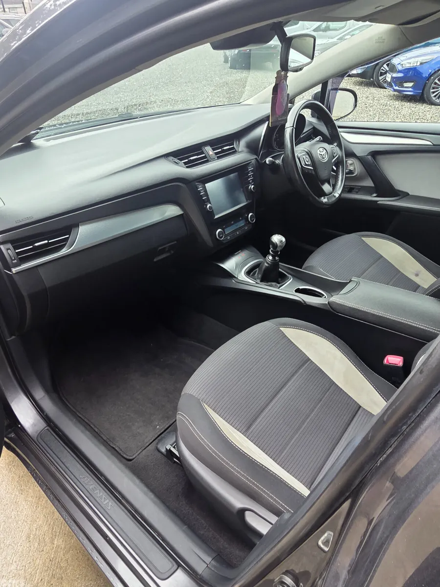 Toyota Avensis Saloon, Diesel, 2017, Grey