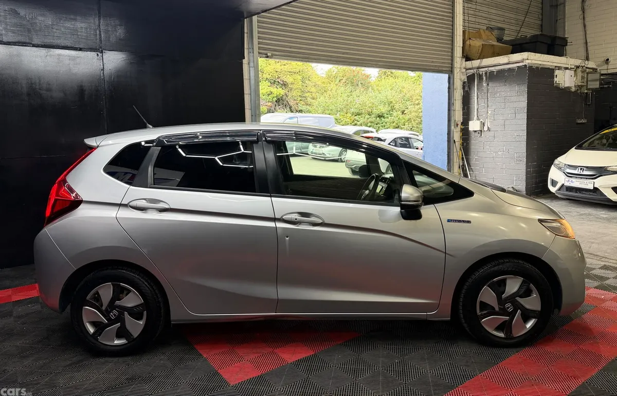 Honda Fit Hatchback, Petrol Hybrid, 2014, Silver