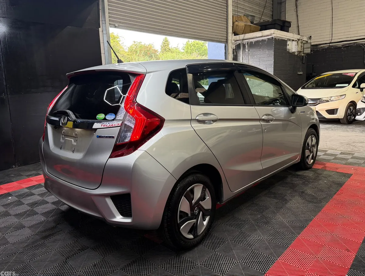 Honda Fit Hatchback, Petrol Hybrid, 2014, Silver