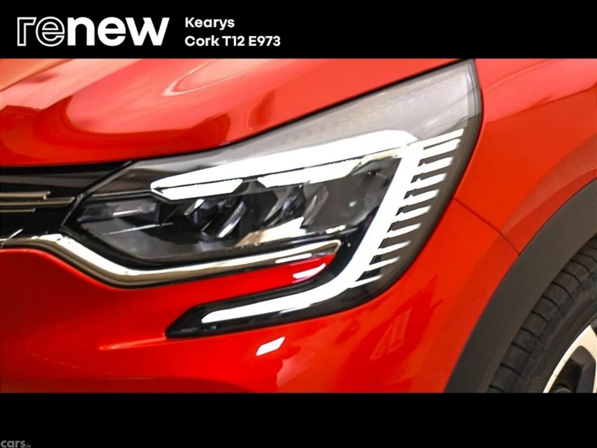 Renault Captur SUV, Petrol, 2023, Red