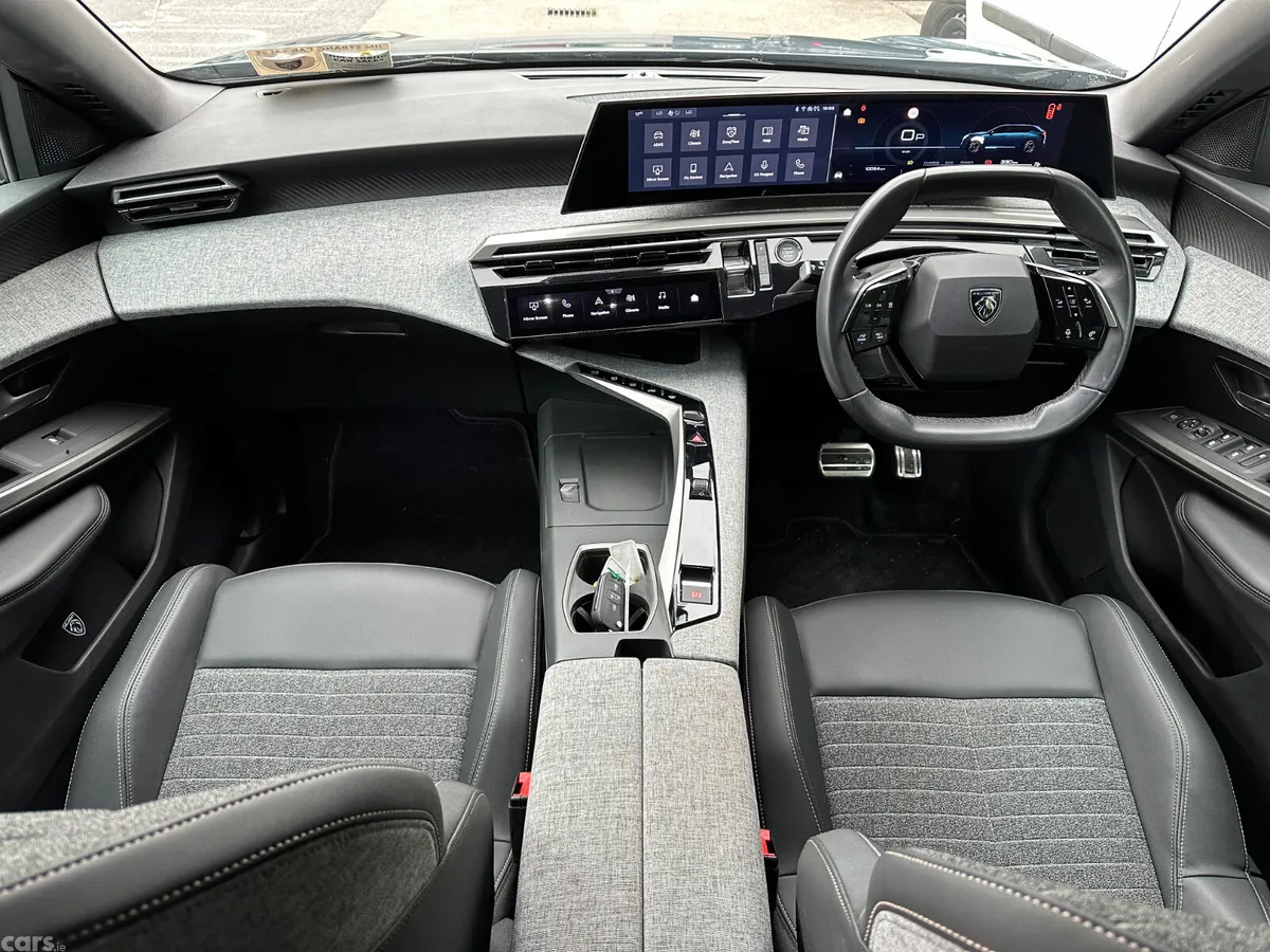 Peugeot 5008 MPV, Petrol, 2026, Blue
