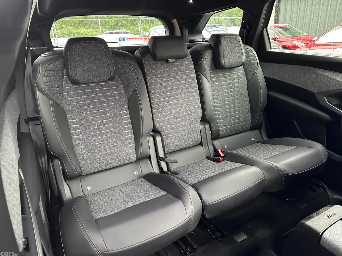 Peugeot 5008 MPV, Petrol, 2026, Blue