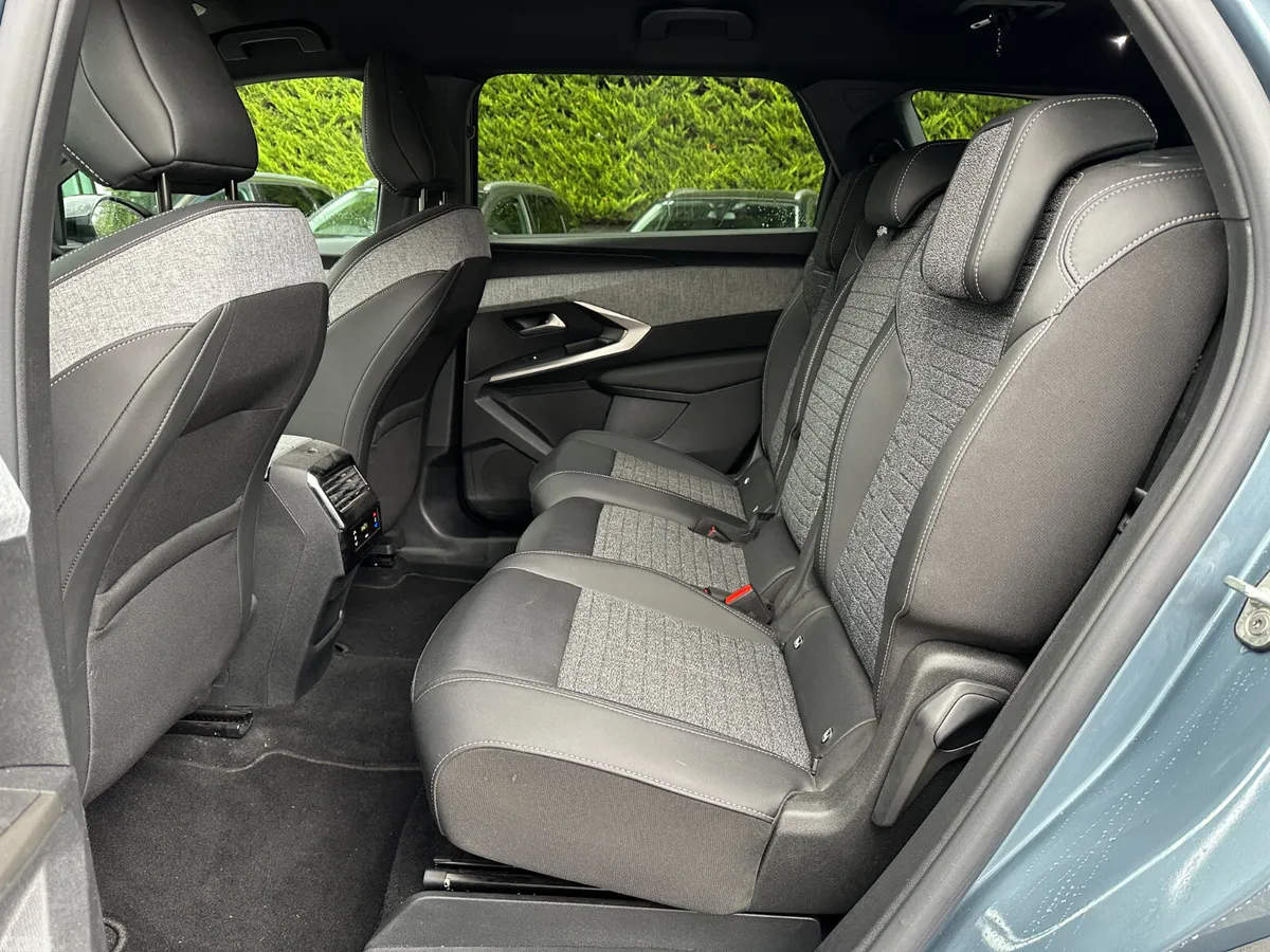 Peugeot 5008 MPV, Petrol, 2026, Blue