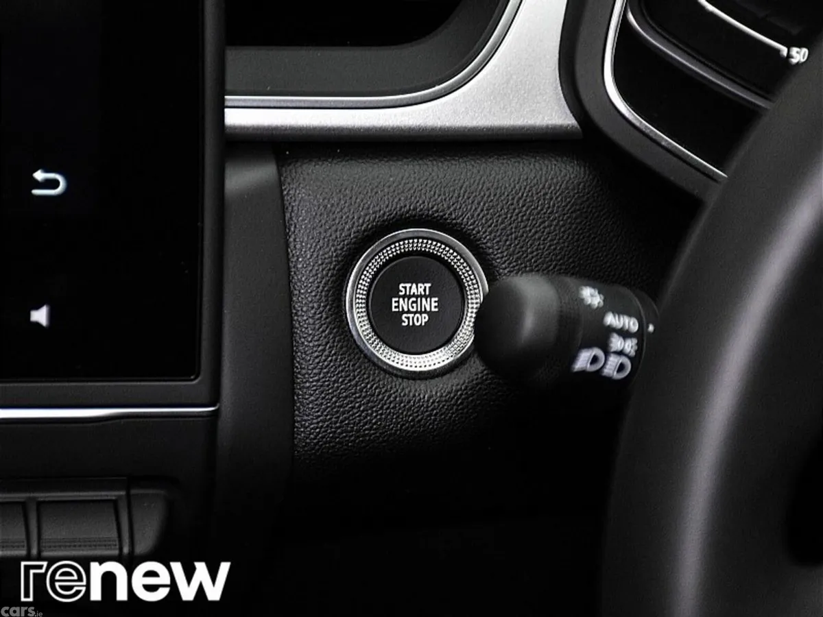 Renault Captur SUV, Petrol, 2023, Red