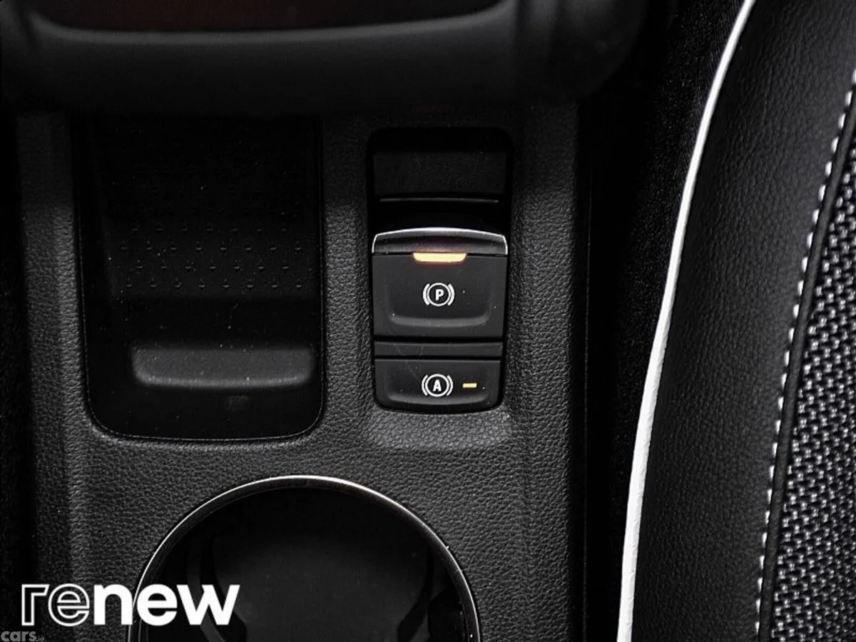 Renault Captur SUV, Petrol, 2023, Red