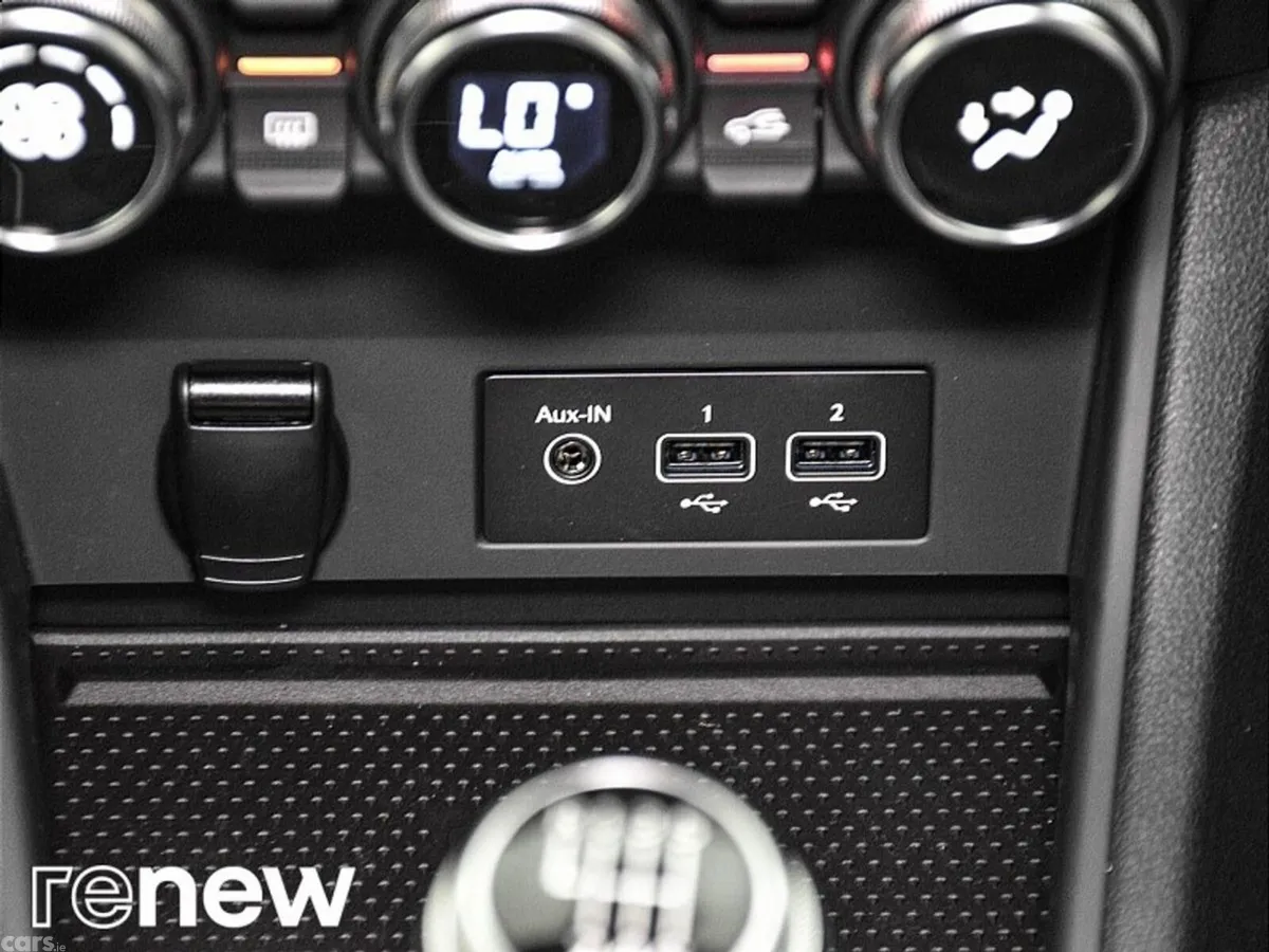 Renault Captur SUV, Petrol, 2023, Red