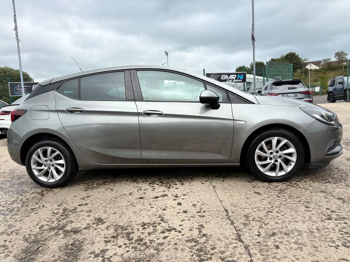 Vauxhall Astra Hatchback, Diesel, 2019, Grey