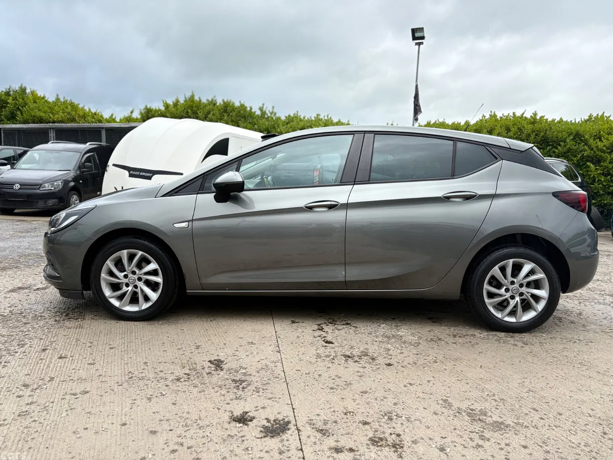 Vauxhall Astra Hatchback, Diesel, 2019, Grey