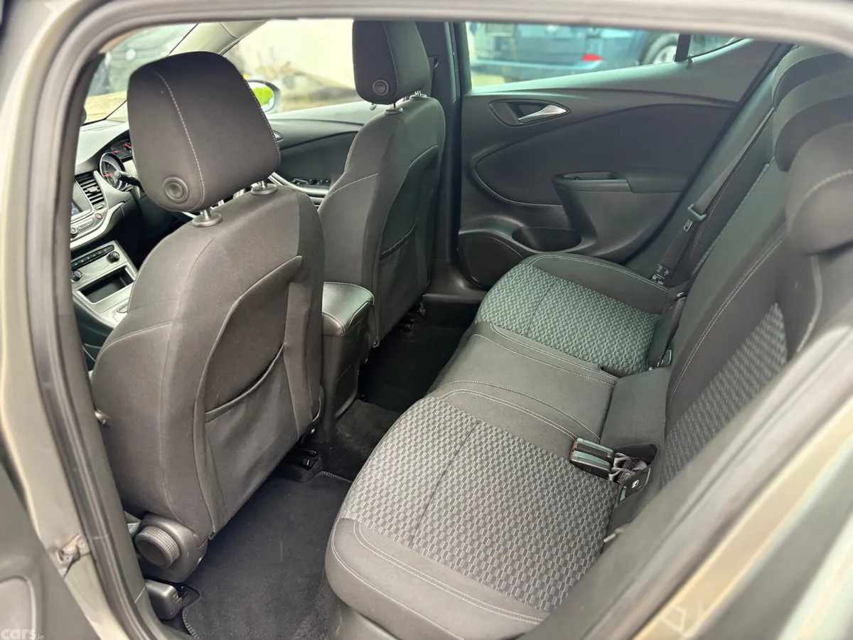 Vauxhall Astra Hatchback, Diesel, 2019, Grey