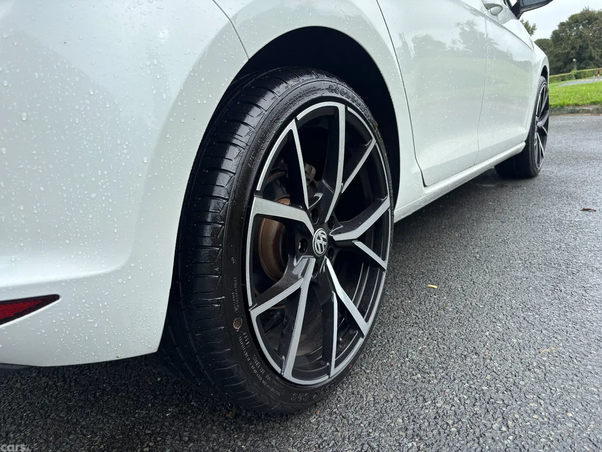 Volkswagen Golf Hatchback, Petrol, 2015, White