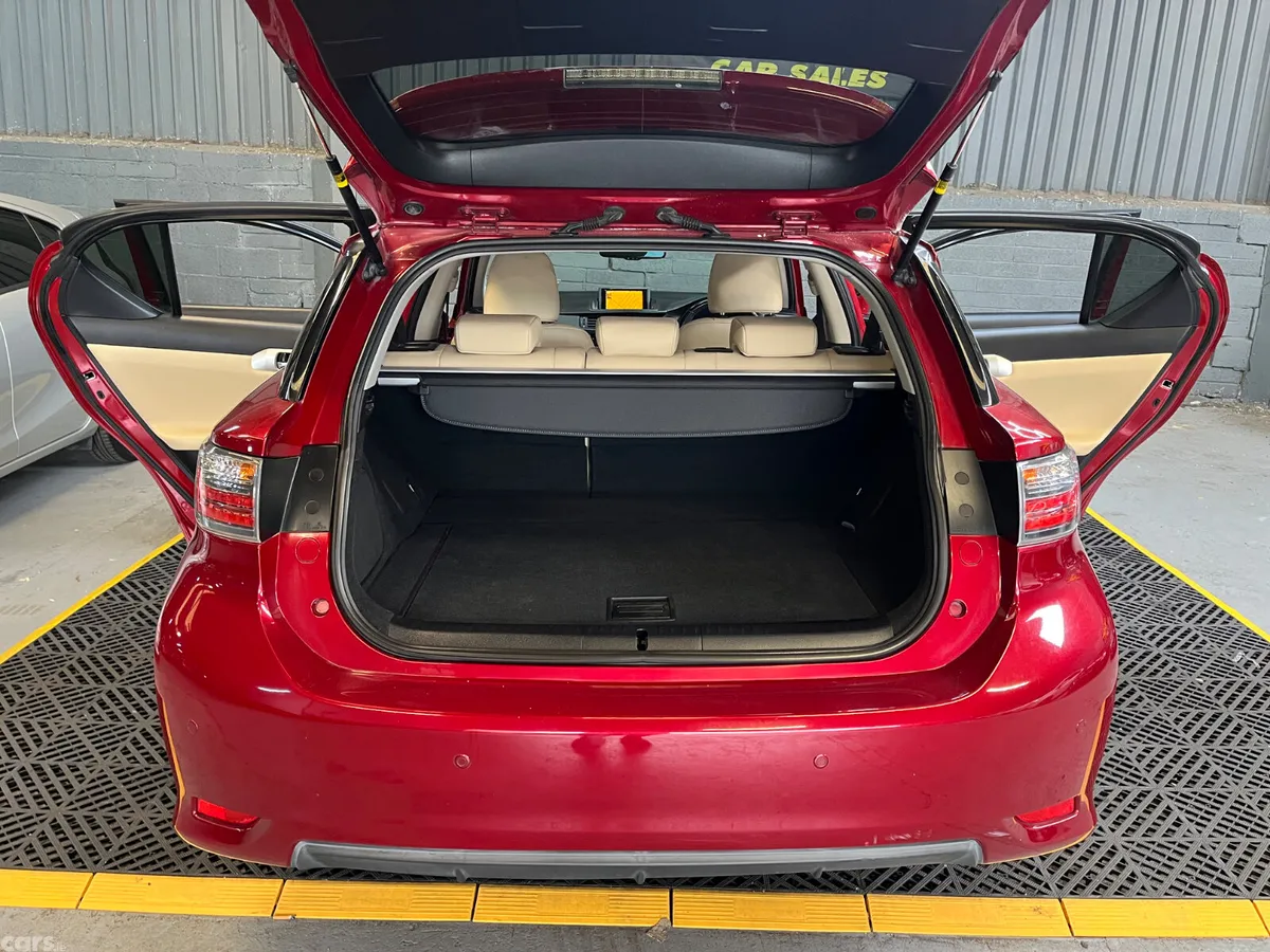 Lexus CT Hatchback, Petrol Hybrid, 2015, Red