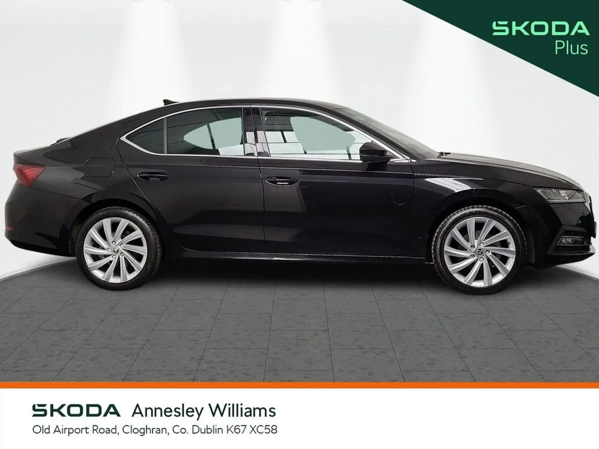 Skoda Octavia Saloon, Petrol, 2023, Black