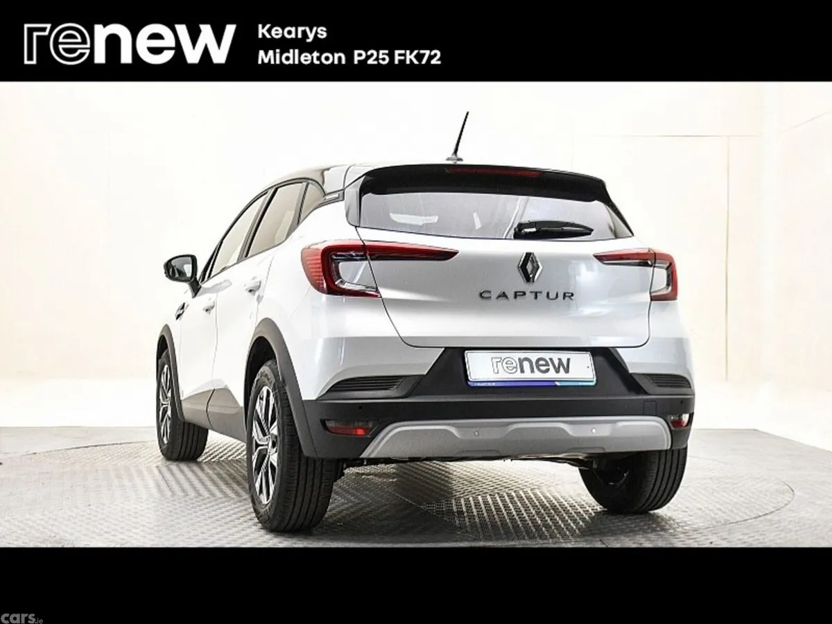 Renault Captur SUV, Petrol, 2022, White