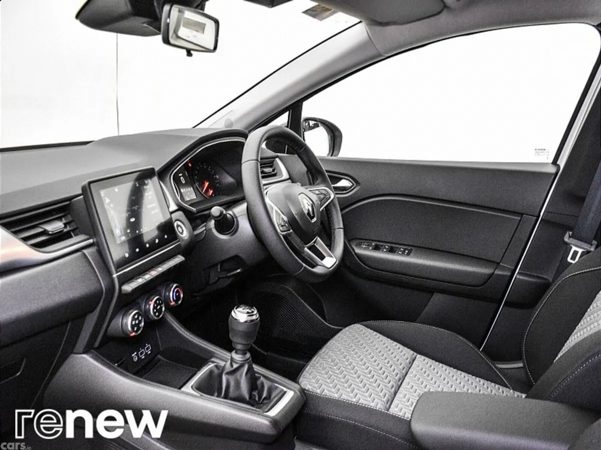 Renault Captur SUV, Petrol, 2022, White
