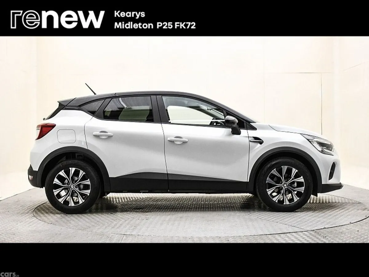 Renault Captur SUV, Petrol, 2022, White