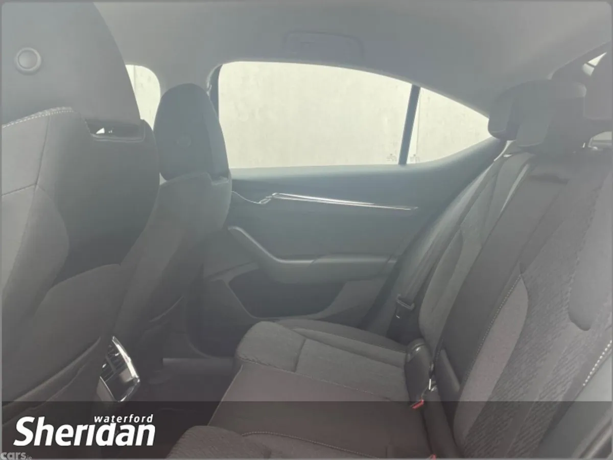 Skoda Octavia Saloon, Petrol, 2024, Grey
