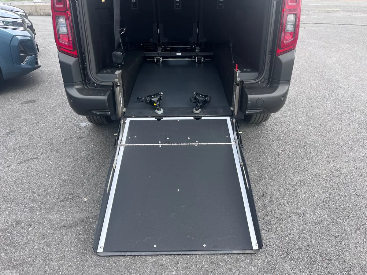 Citroen Berlingo Multispace MPV, Diesel, 2024, Grey