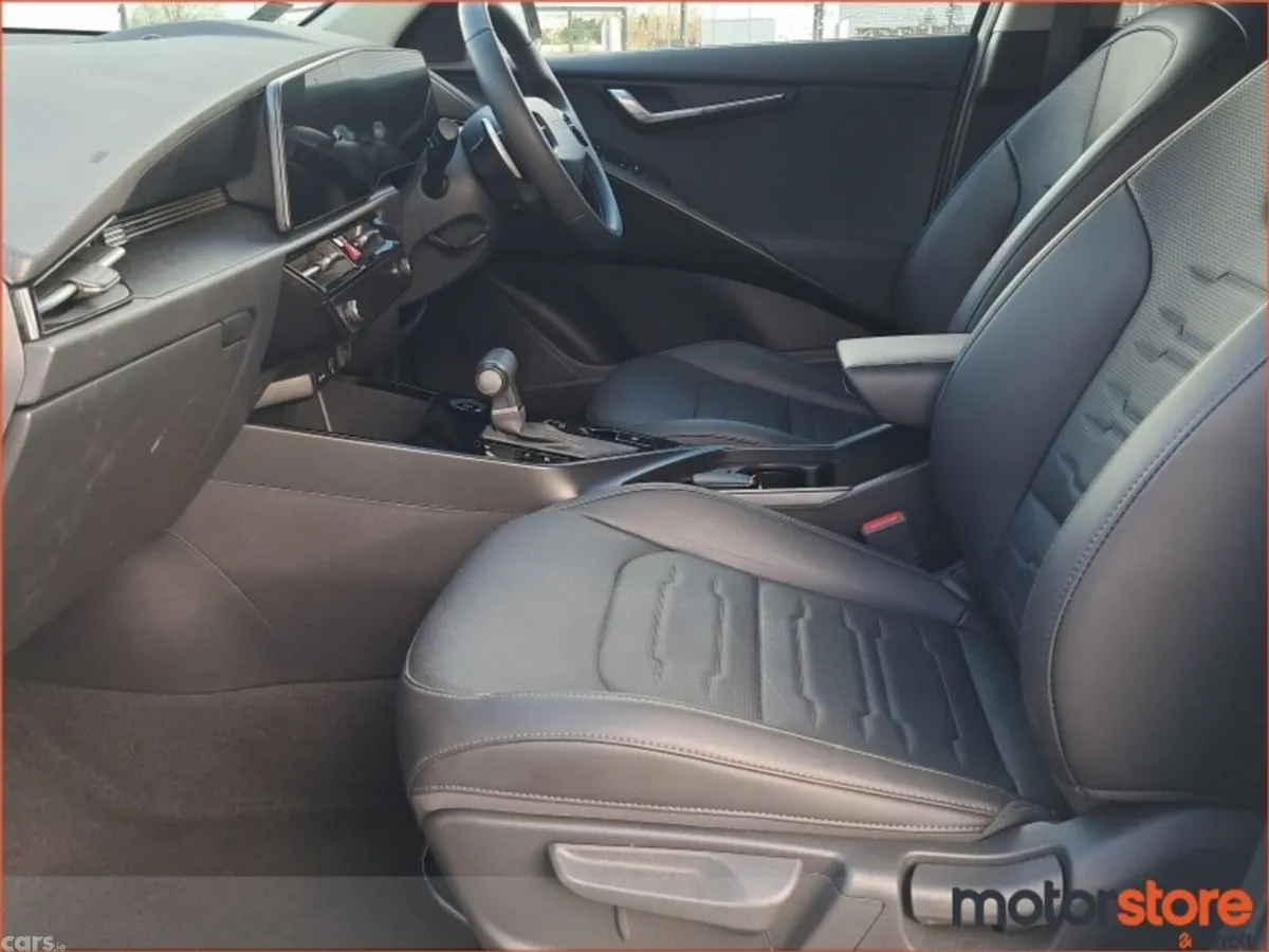 Kia Niro SUV, Petrol Plug-in Hybrid, 2025, White