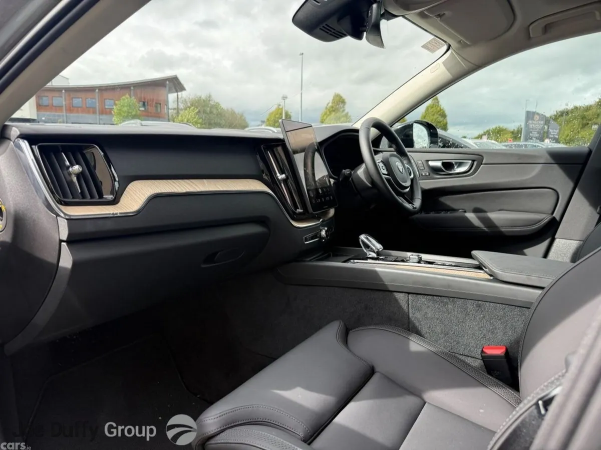 Volvo XC60 SUV, Petrol Plug-in Hybrid, 2025, Grey