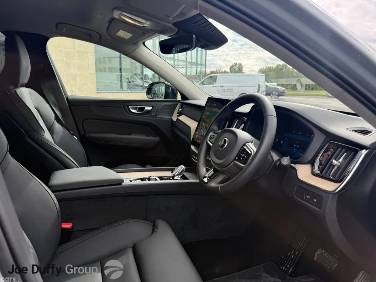 Volvo XC60 SUV, Petrol Plug-in Hybrid, 2025, Grey