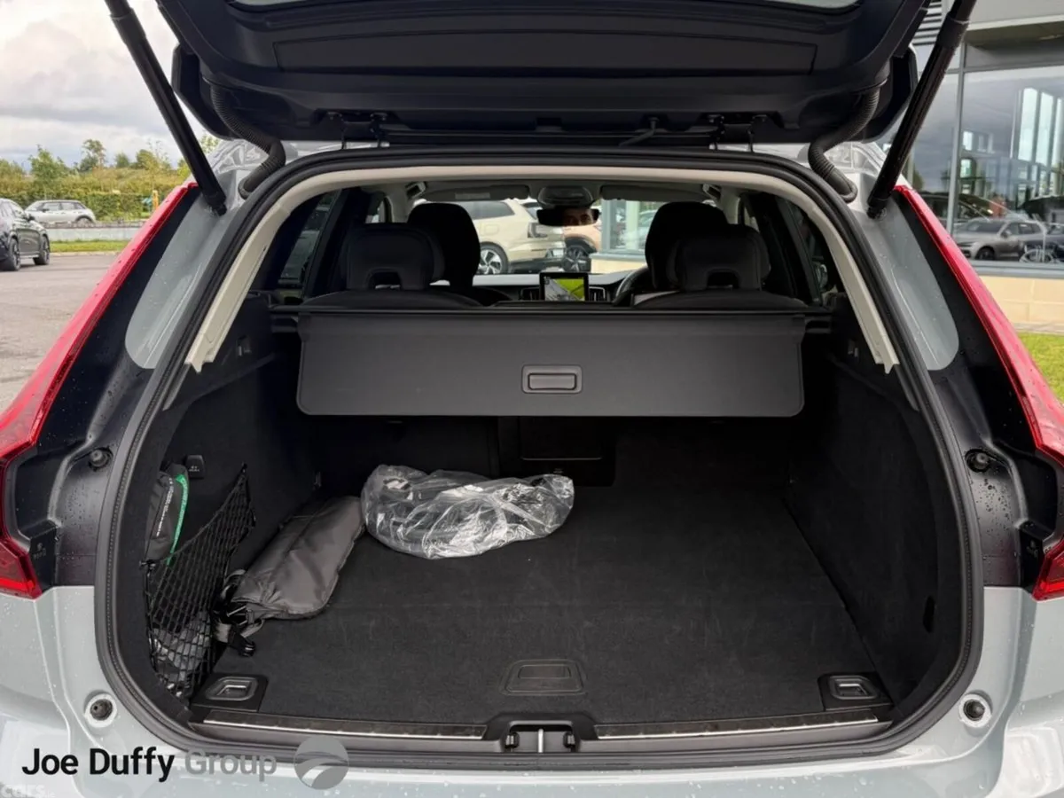 Volvo XC60 SUV, Petrol Plug-in Hybrid, 2025, Grey
