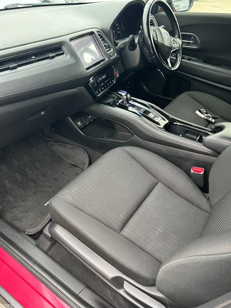 Honda Vezel MPV, Petrol Hybrid, 2018, Red