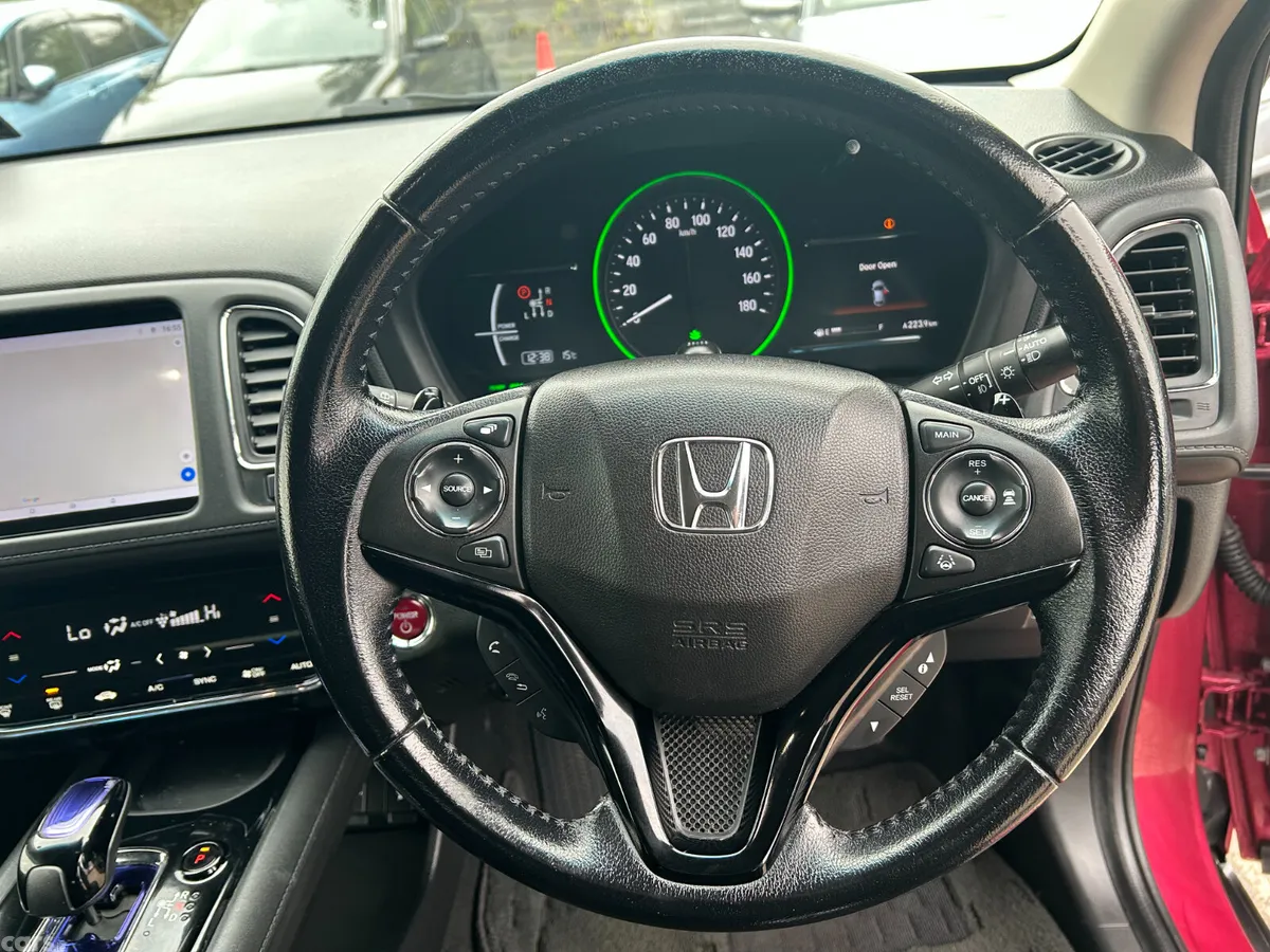 Honda Vezel MPV, Petrol Hybrid, 2018, Red