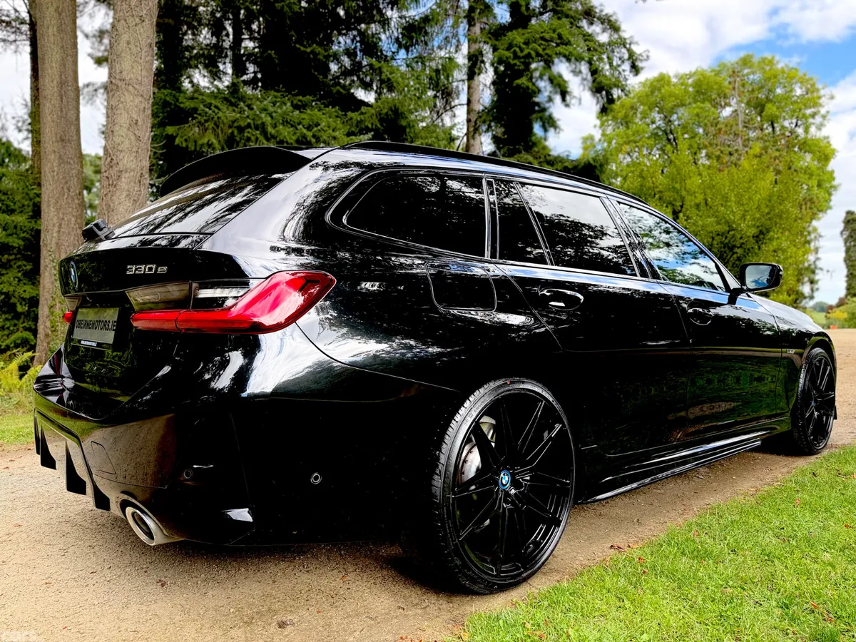 BMW 3-Series Estate, Petrol Plug-in Hybrid, 2023, Black