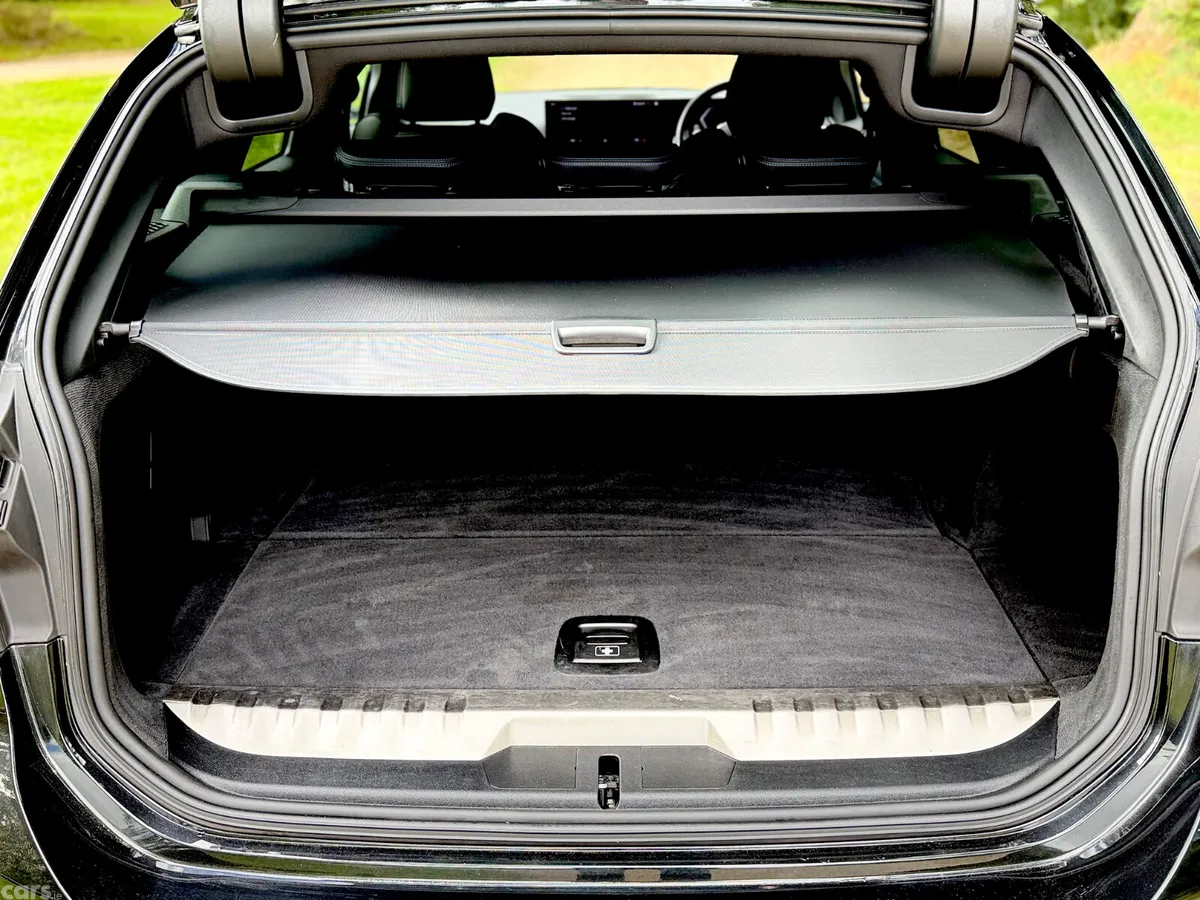 BMW 3-Series Estate, Petrol Plug-in Hybrid, 2023, Black