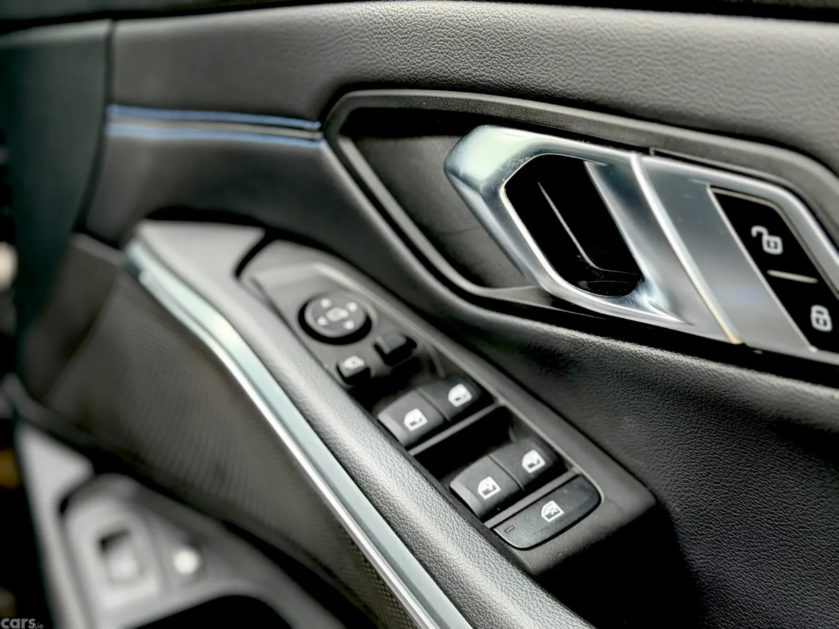 BMW 3-Series Estate, Petrol Plug-in Hybrid, 2023, Black