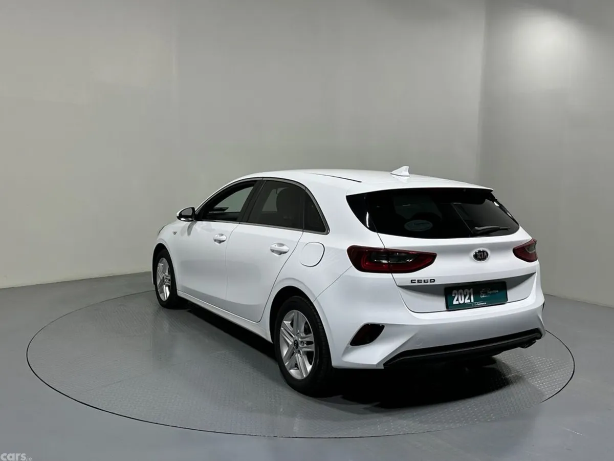 Kia Ceed Hatchback, Petrol, 2021, White