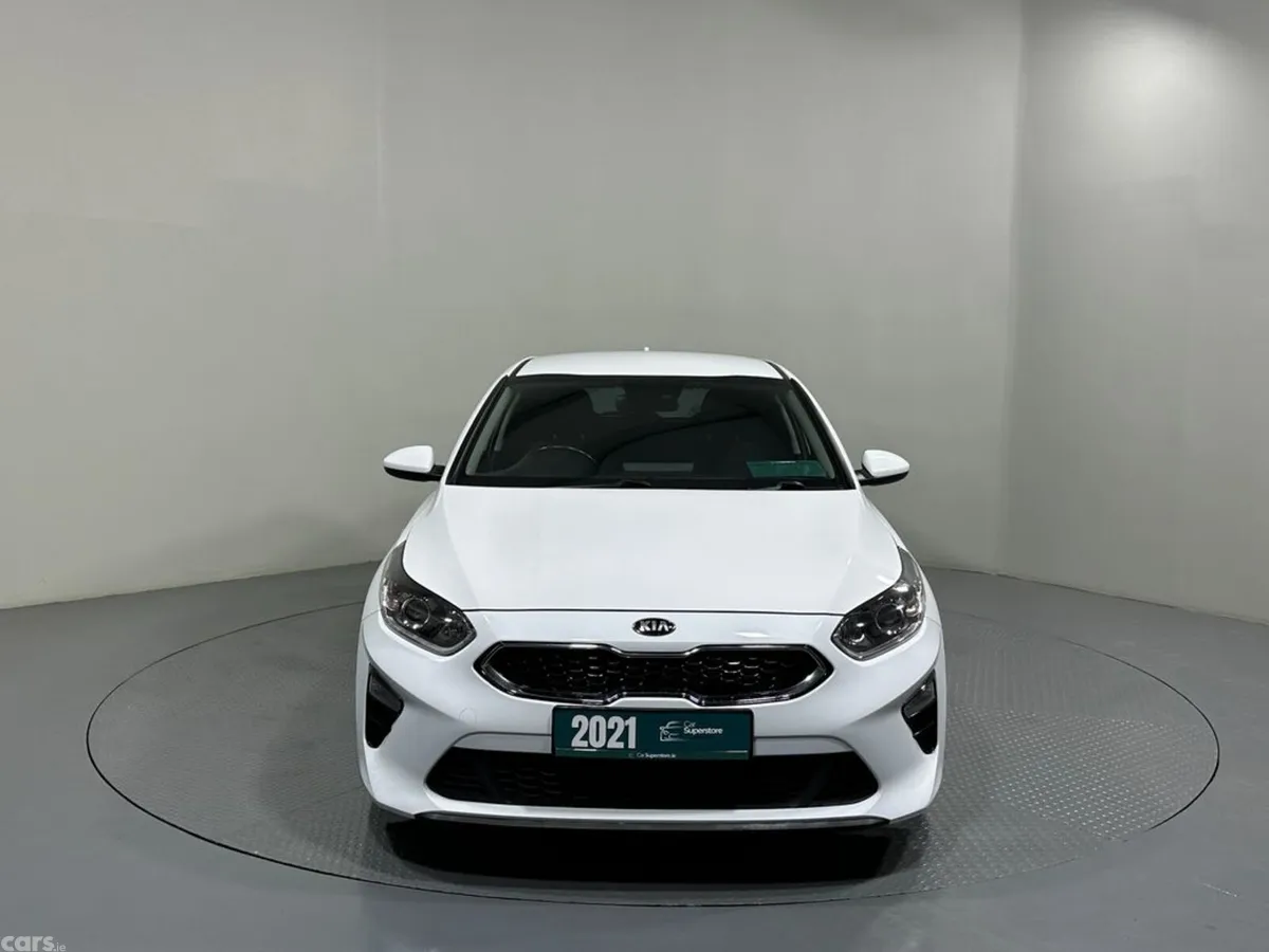 Kia Ceed Hatchback, Petrol, 2021, White
