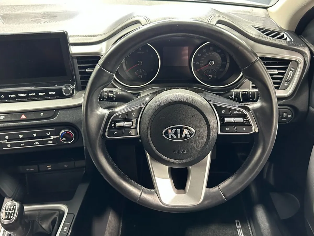 Kia Ceed Hatchback, Petrol, 2021, White