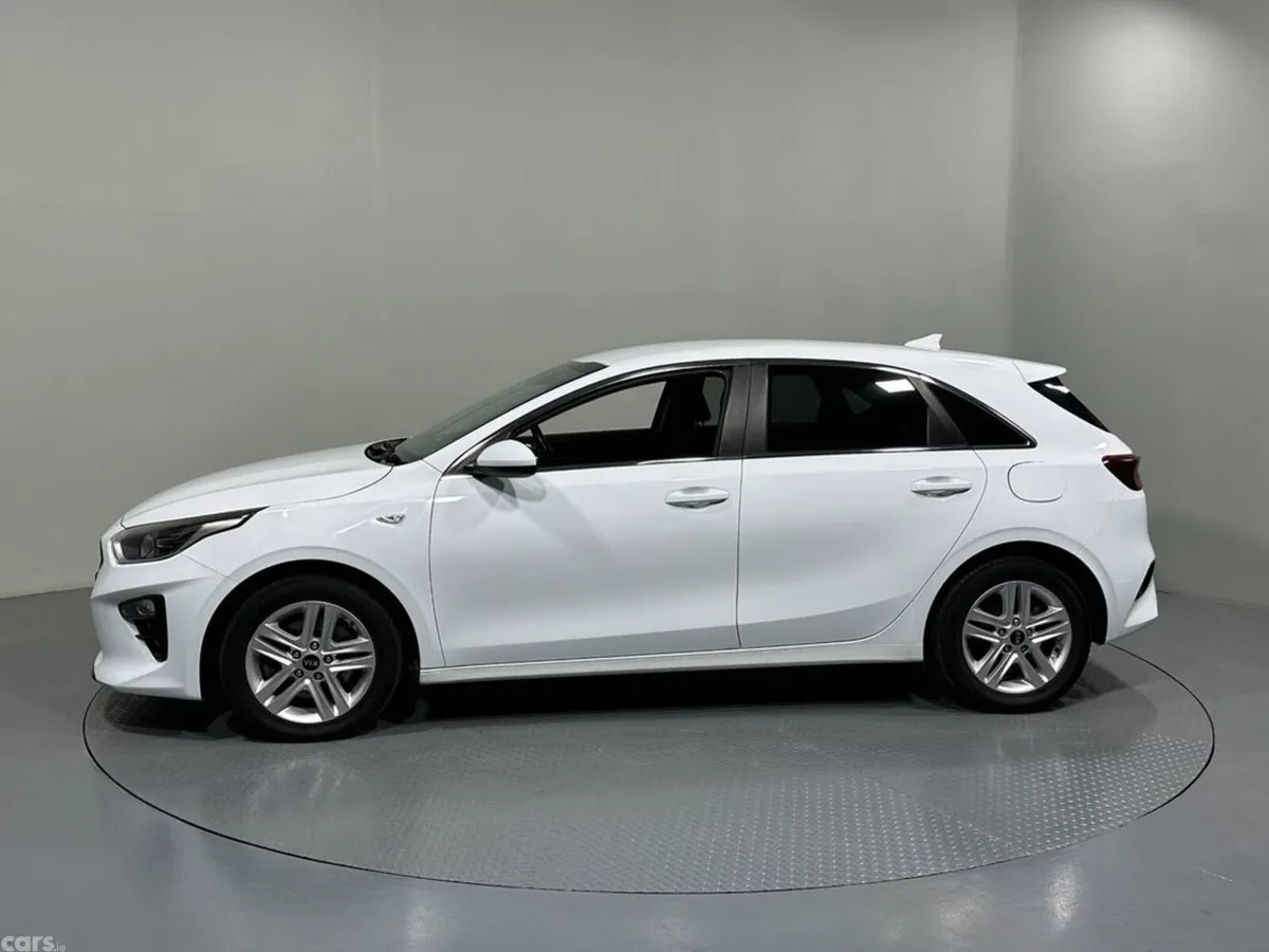 Kia Ceed Hatchback, Petrol, 2021, White